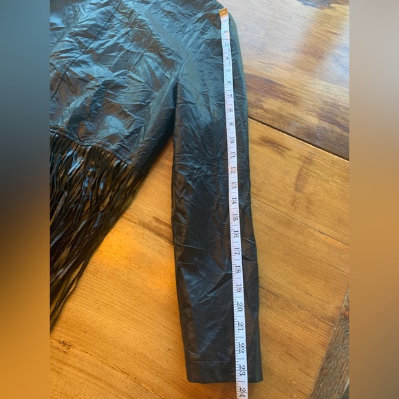 RORA crop top with fringe. Size 8 - Picture 9 of 14